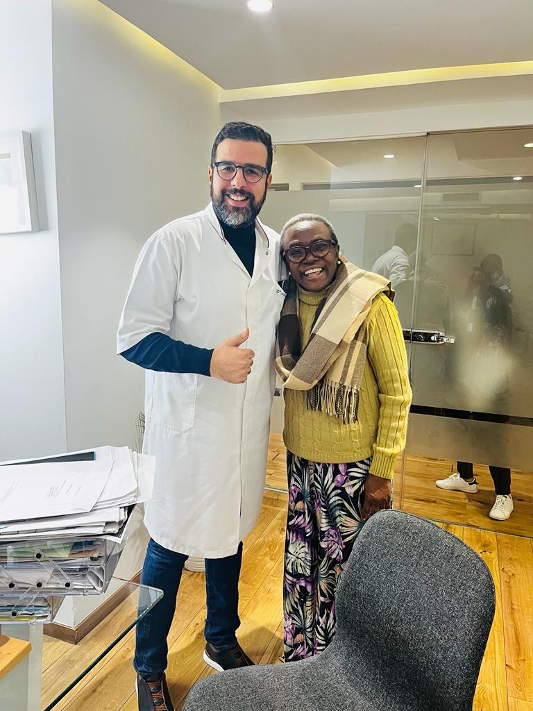 Le Dr Achargui avec une patiente